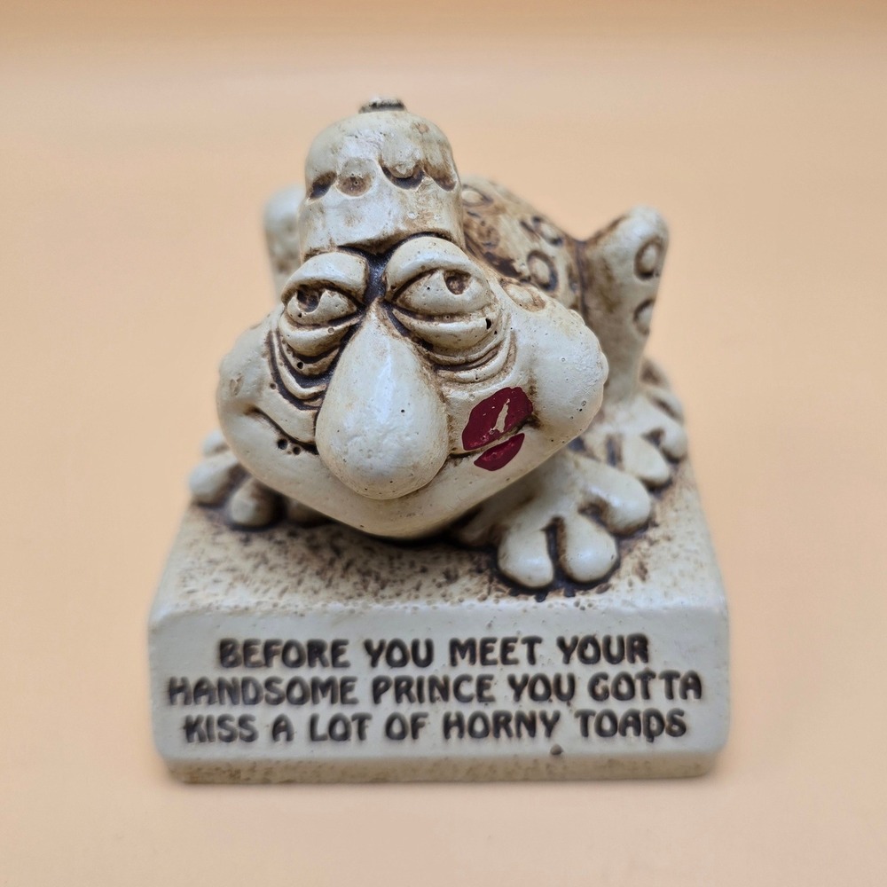 Vintage 1978 Paula Frog Figurine Kiss A Lot Of Horny Toads W-555 Made in USA